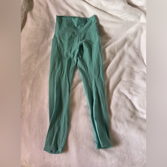 Lululemon | Wonder Train with Pockets - Picture 1 of 4